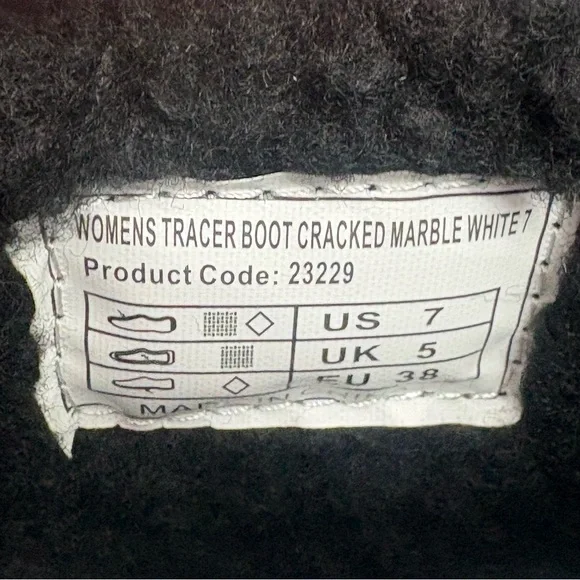 ARCTIX Womens sz 7 Cracked Marble White Quilted Faux Suede Tracer Boot NEW - Picture 10 of 12